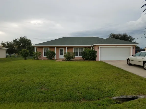 213 Blackstone Dr, Fort Myers, FL 33913