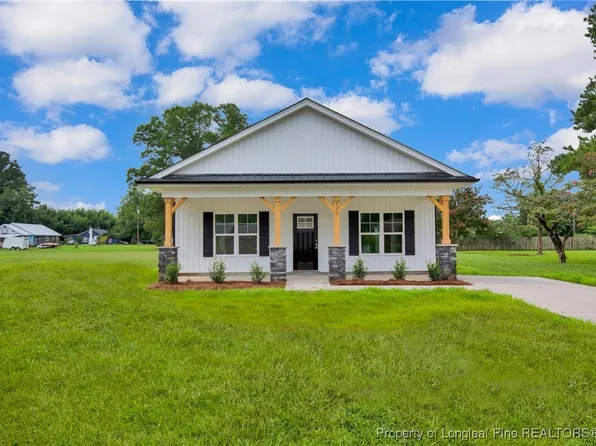 410 Maple St, Roseboro, NC 28382