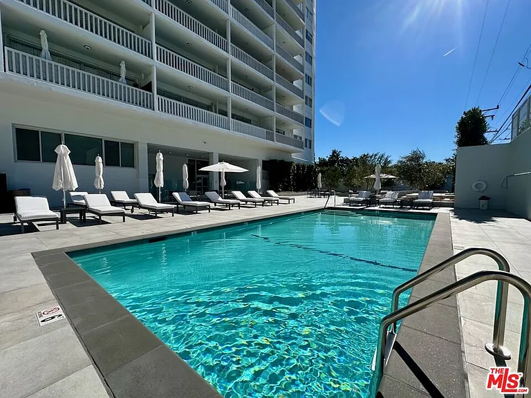 999 N Doheny Dr #1207 — Photo 22
