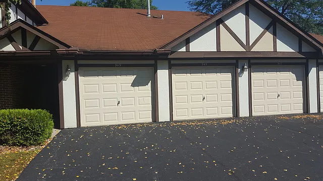 945 Patricia Ln photo 1