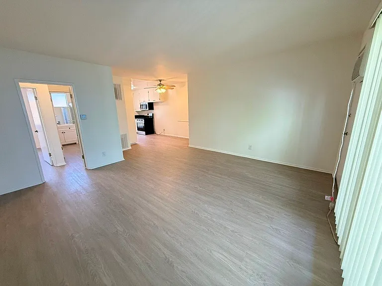 10943 Fruitland Dr #7 — Photo 6