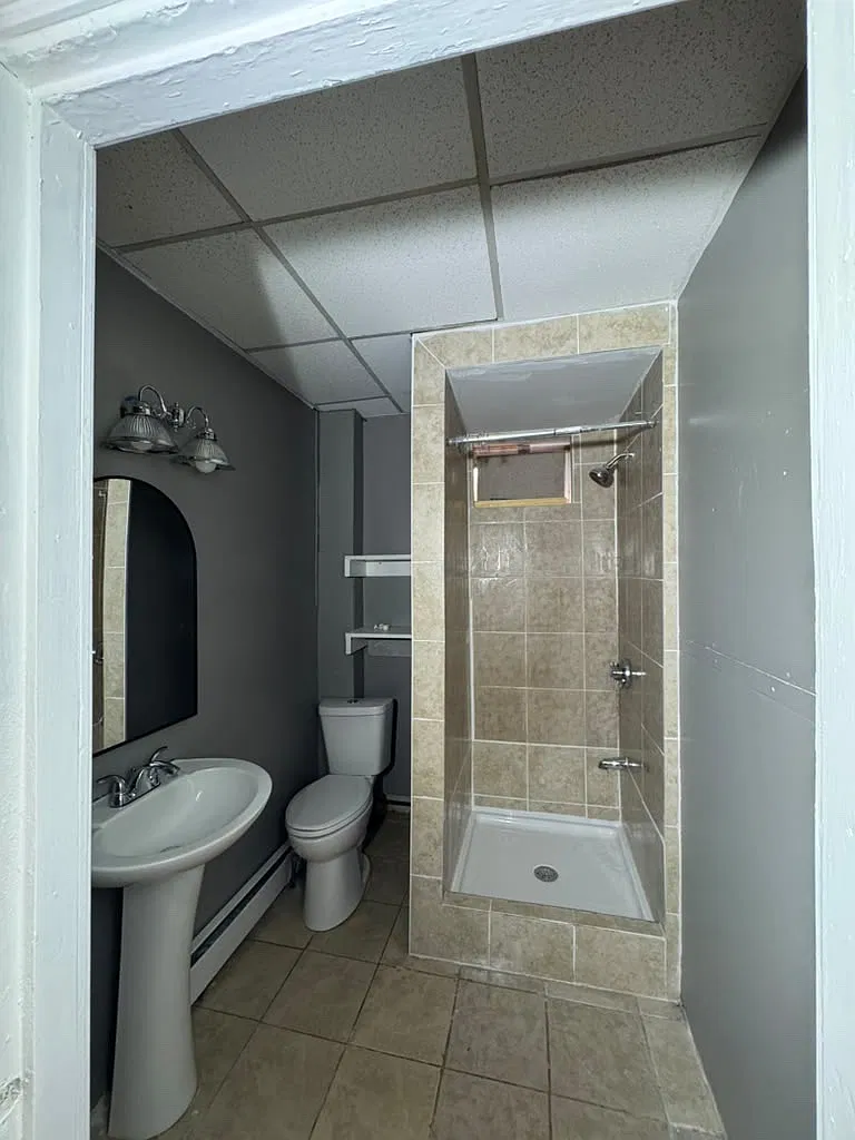 3 bed, $1,900 — Photo 3