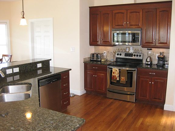 5th image of 1174 Oak Lawn Dr N