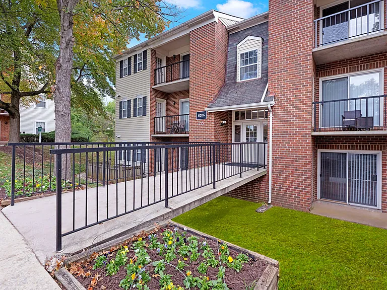 8206 Streamside Pl — Photo 14