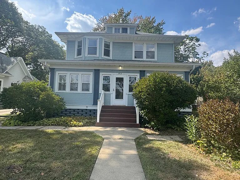 203 S Division St — Photo 1
