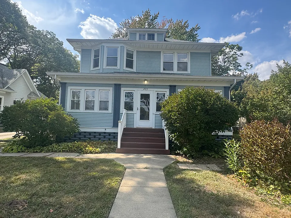 203 S Division St