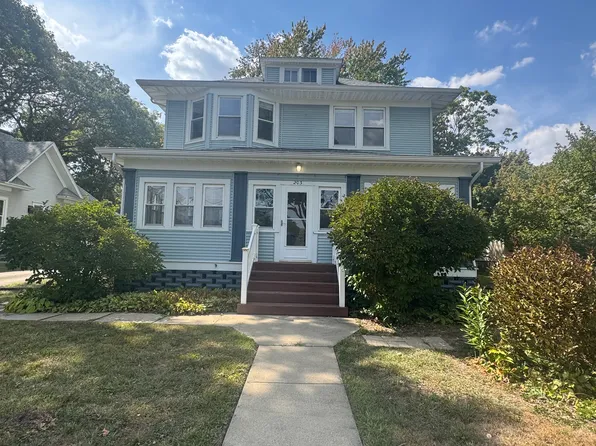 203 S Division St, Mahomet, IL 61853