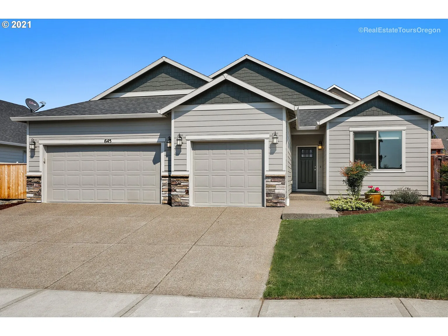 645 Kelsey Loop photo 1