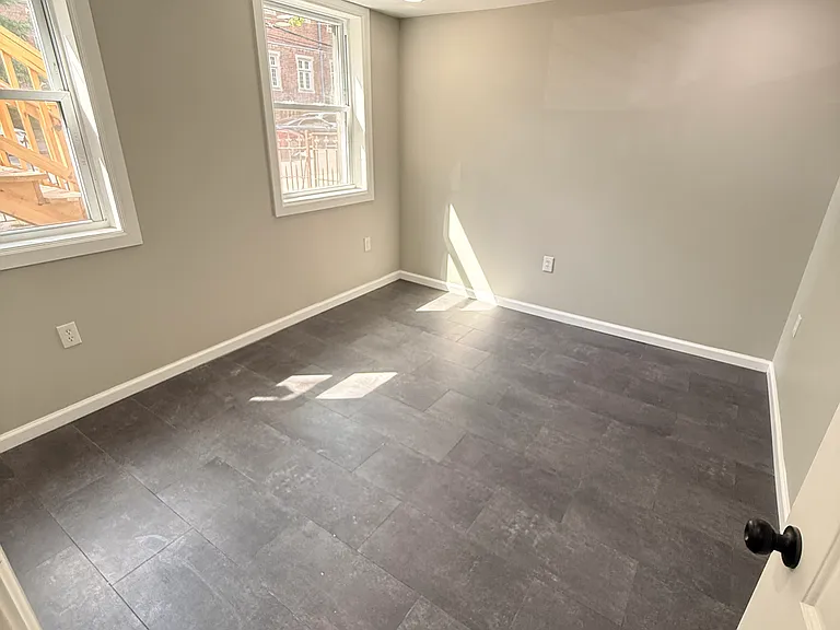 41 Howe St #1R — Photo 11