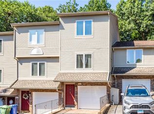 882 N Colony Rd APT 17, Meriden, CT 06450