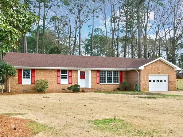 205 Woodford Dr, Chesapeake, VA 23322