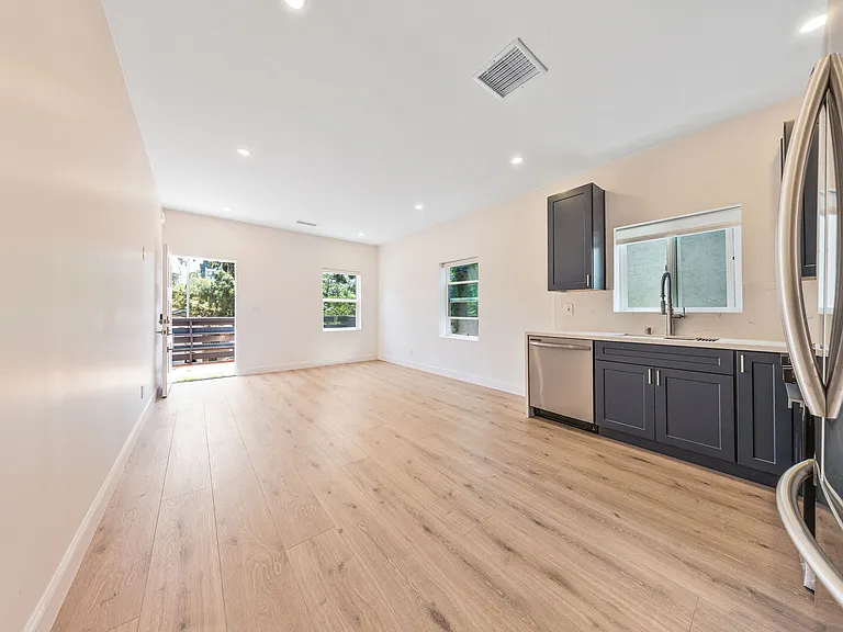 1431 Silver Lake Blvd #1431 — Photo 2