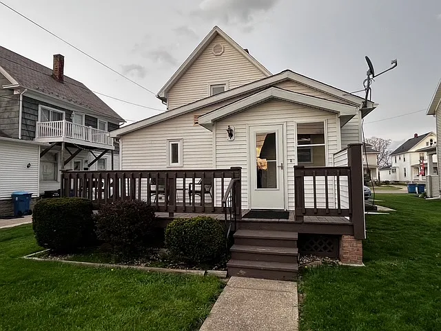 708 Rawson Ave — Photo 3