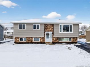 60 Crown Cres, Moncton, NB E1G1K8