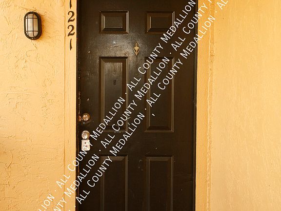 2nd image of 2937 Winkler Ave #411