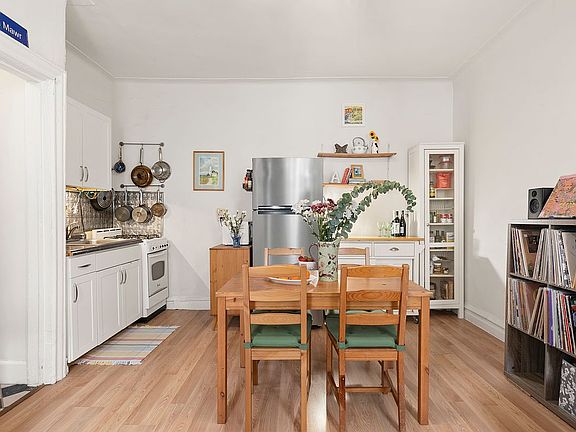 2nd image of 35 Crown St APT 3C