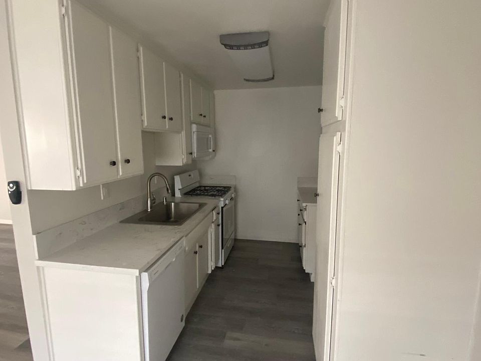 1st image of 18375 Collins St #103