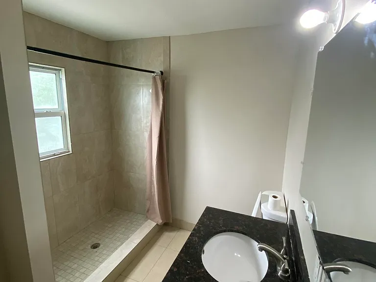 638 SW 7th Ave — Photo 7