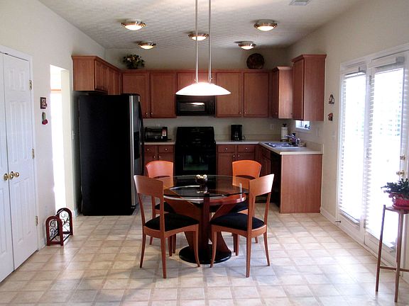 5th image of 1075 Clairidge Ln