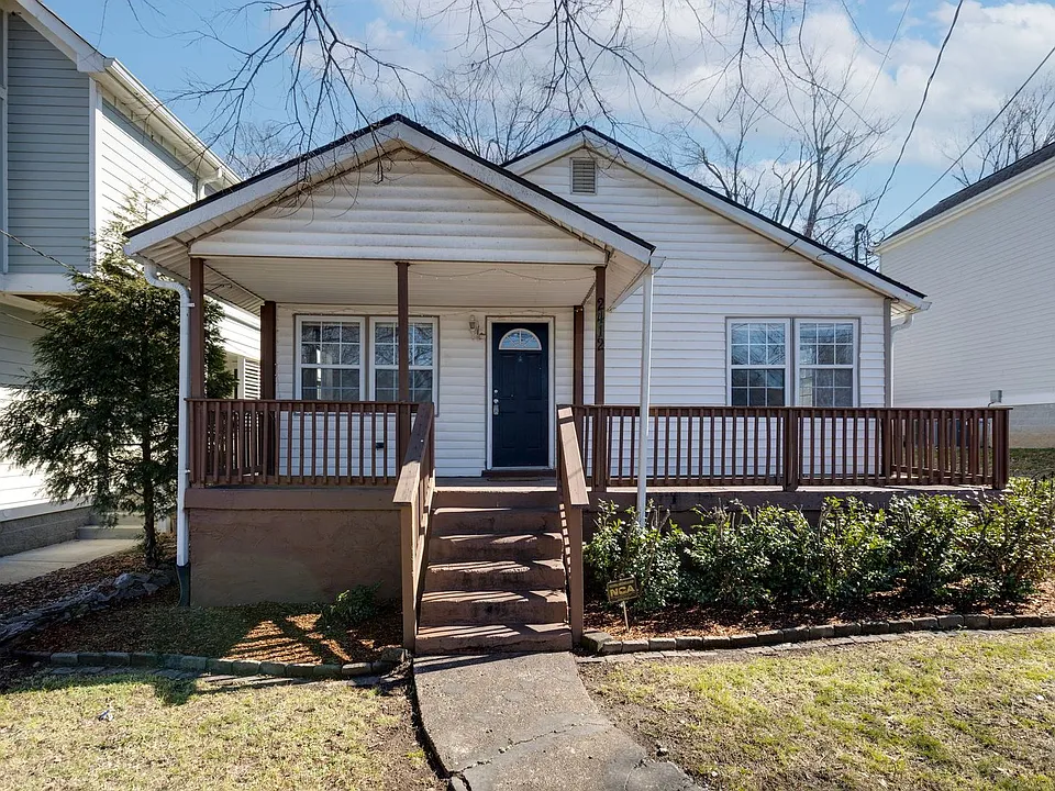 2412 Chapel Ave