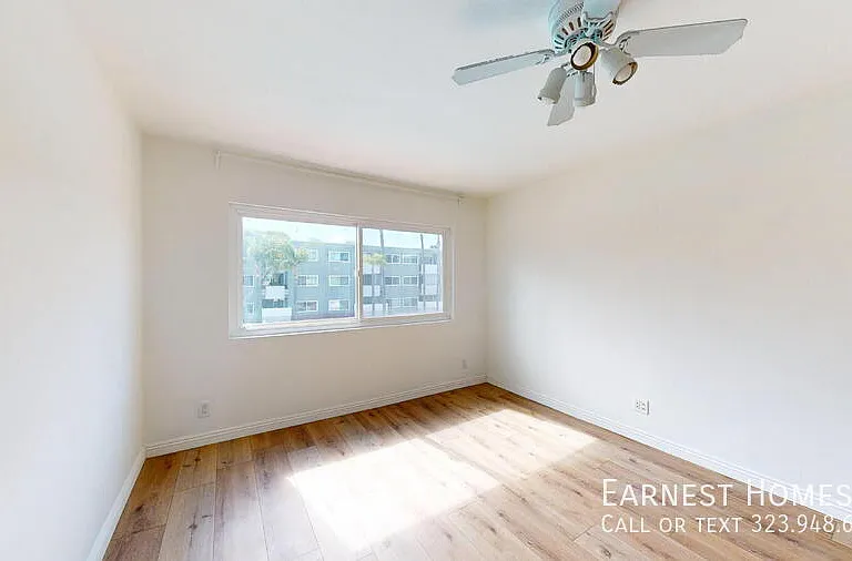 4915 Tyrone Ave #204 — Photo 10