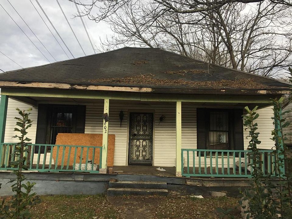 2nd image of 602 Fern St