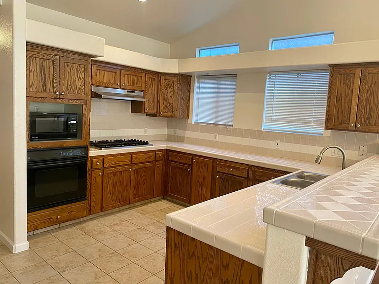 2276 E Brandywine Ln — Photo 9