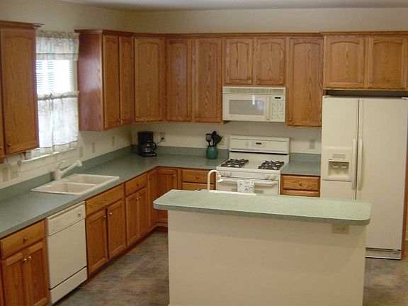 Kitchen with prep sink in island