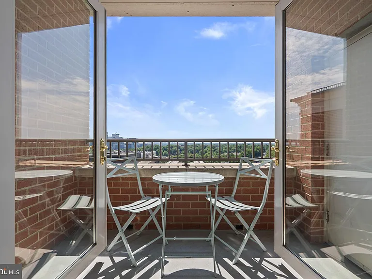 11760 Sunrise Valley Dr #905 — Photo 1