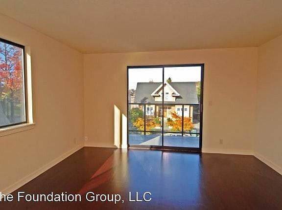 4th image of 2635 Franklin Ave E APT C