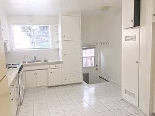 3rd image of 823 N Curson Ave
