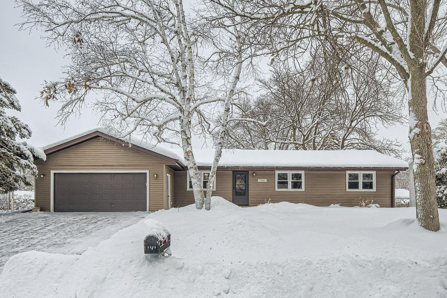 1261 North Ct, New Brighton, MN 55112