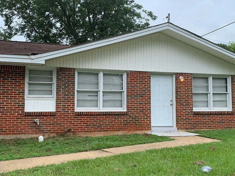 1717 Midway St — Photo 1