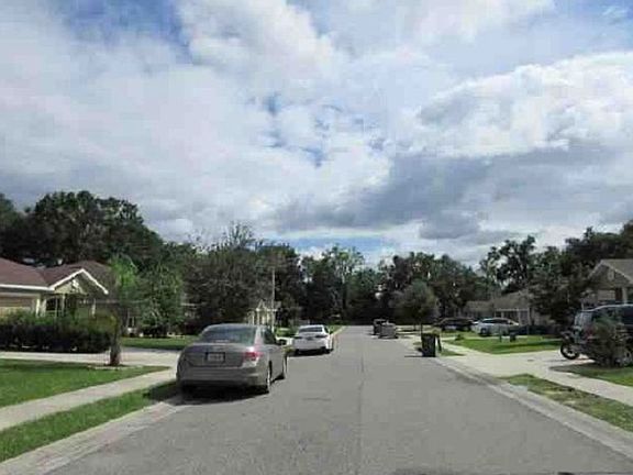Exterior Neighborhood (street photo)