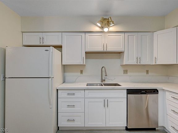 4th image of 2124 Chertsey Dr Unit B