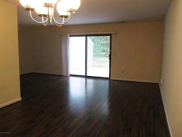 3 bed, 2.5 bath, 1710 sqft, $4,100 — Photo 3