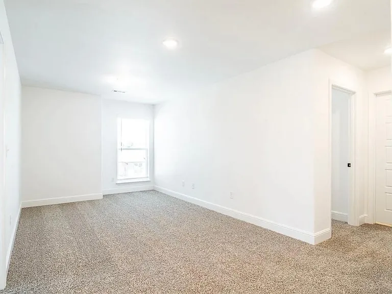 2161 Wildflower Dr — Photo 6