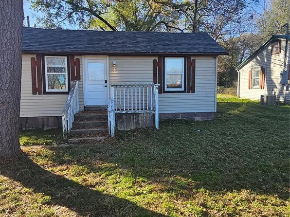 210 N Sloan St, Lebanon, MO 65536