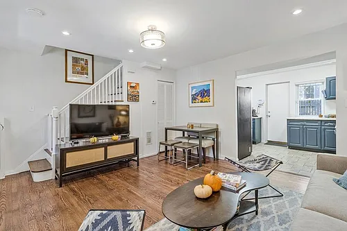 2030 E St NE Photo 1