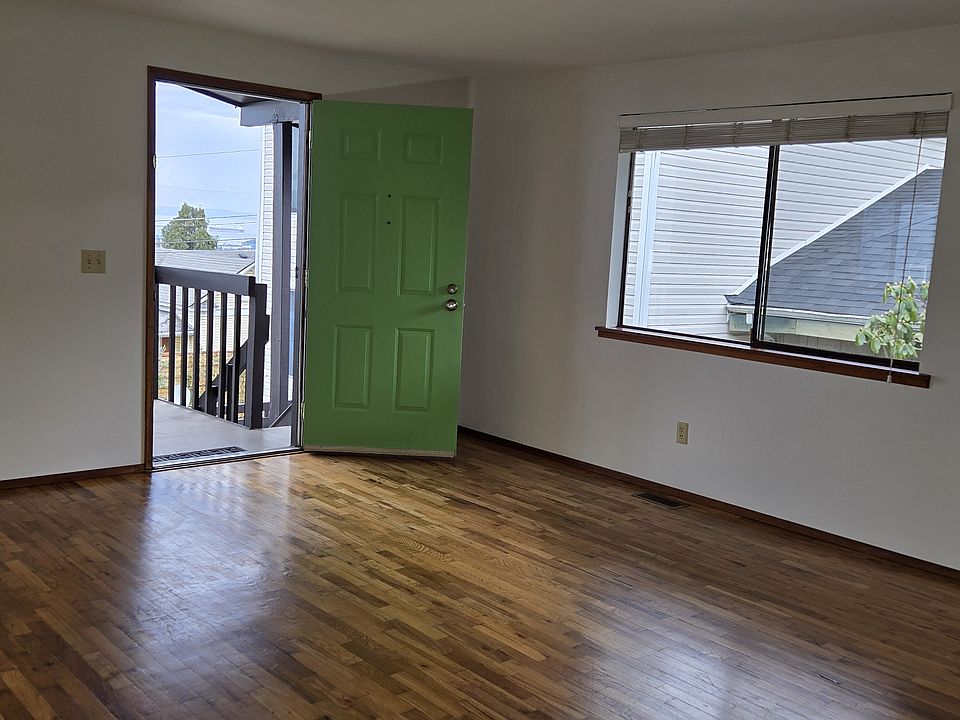 Additional photo of Living Room