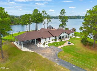 73 Baracuda Dr, Hattiesburg, MS 39402