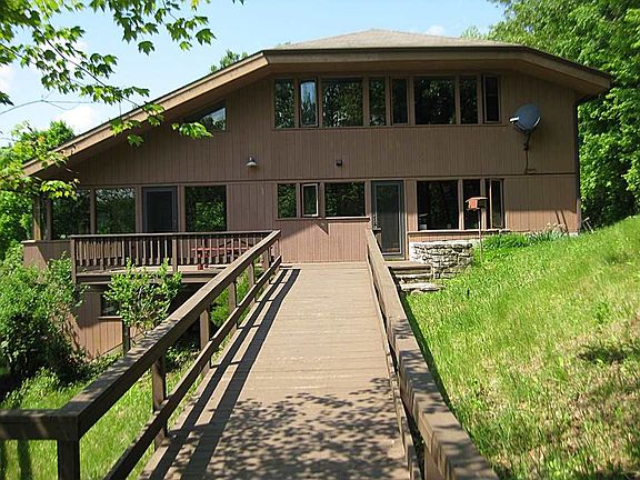 3rd image of 29951 Shedivy Ln