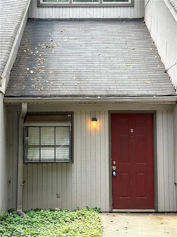 2 bed, 1.0 bath, 3483 sqft, $1,550 — Photo 1