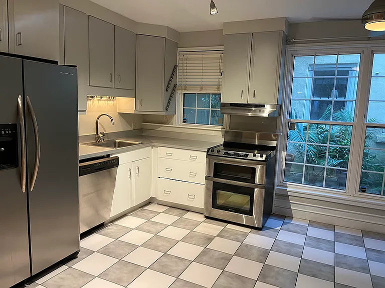 219 Abercorn St #3 — Photo 3