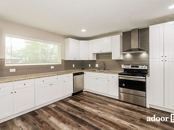 3rd image of 220 Englewood Dr