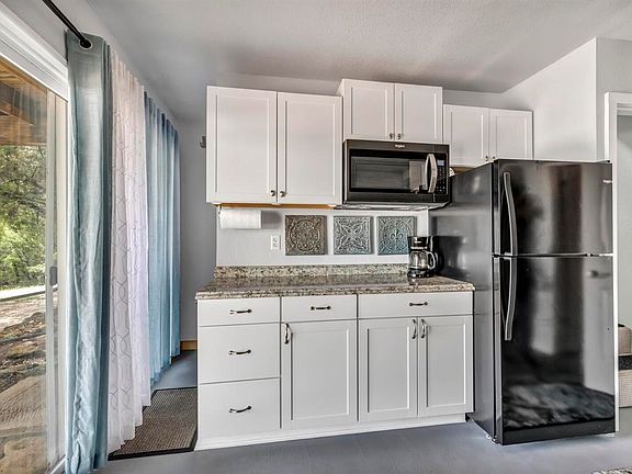 4th image of 412 Hillview Dr