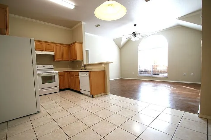 Photo 2 of 25 - 107 Brazos Ln - Weatherford, TX Building Photo - 107 Brazos Ln