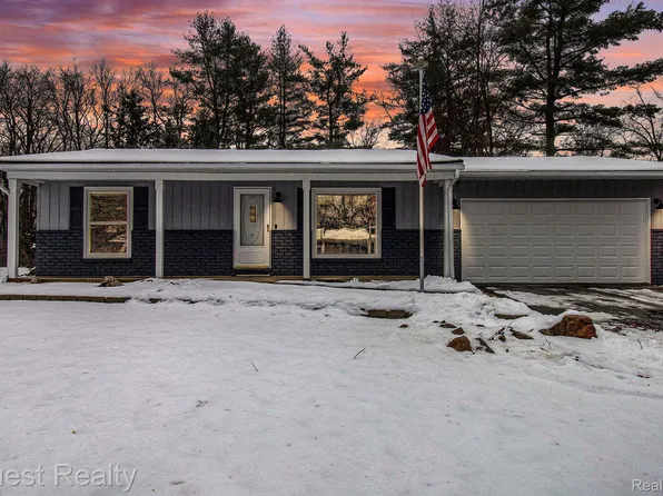 9155 Satelite Dr, White Lake, MI 48386