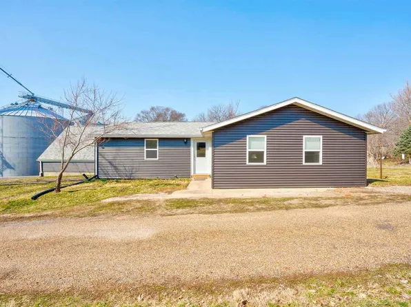 1012 7th St, Wellman, IA 52356