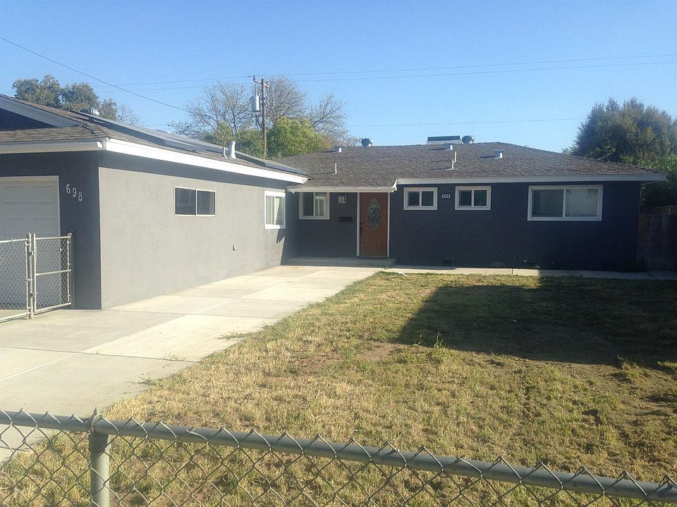 2nd image of 698 W Santa Ana Ave